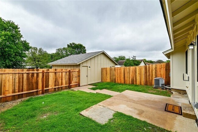 Building Photo - 1602 W Braker Ln