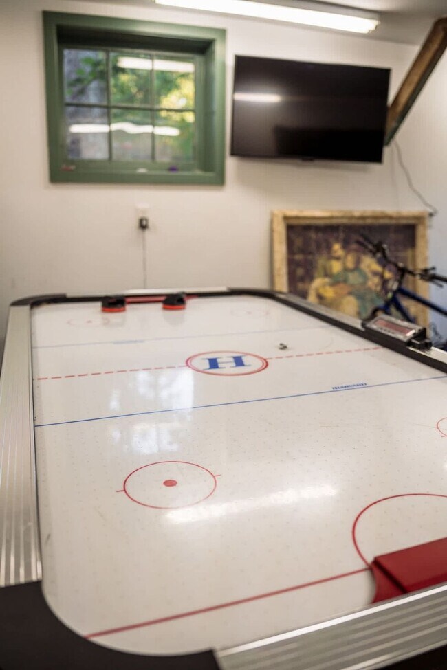 Building Photo - 1357 Canal Rd