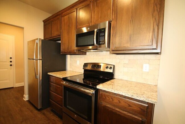 Building Photo - Coming soon: upgraded 3BD/2BA duplex near Camp Bowie & Downtown FW