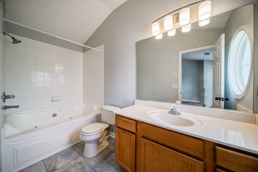 Building Photo - 211 Pearl Chambers Dr