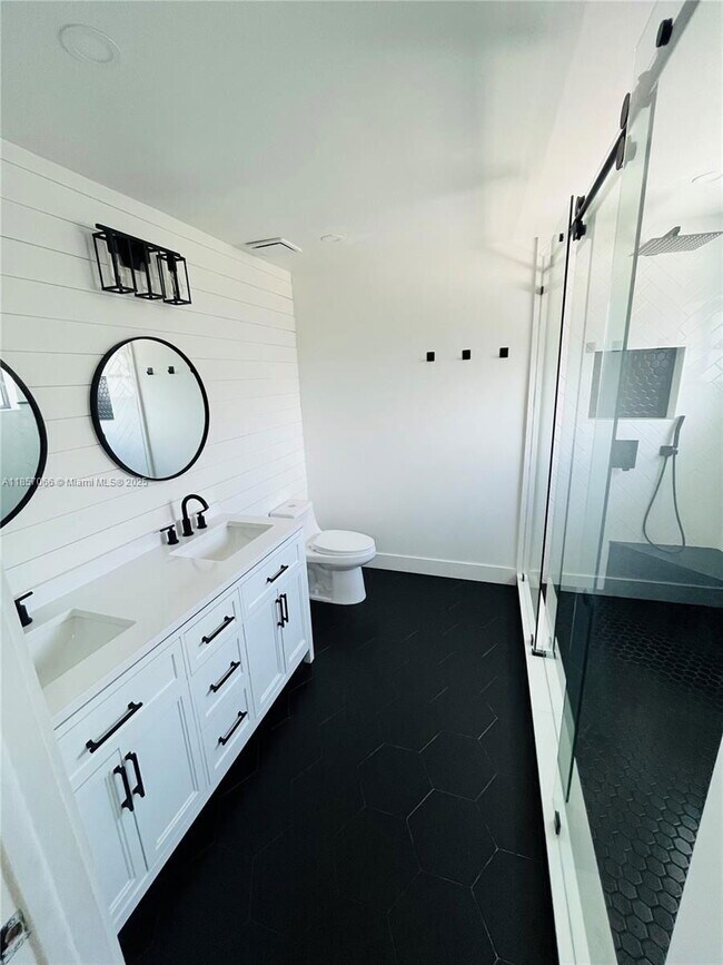 Building Photo - 1707 S Curlew Ln