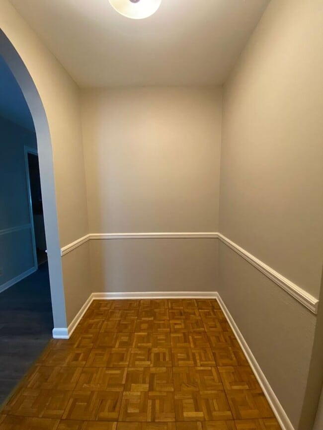 Building Photo - Beautiful 2 Bedroom / 2 Bath Apartment in Green Hills Under $2000!