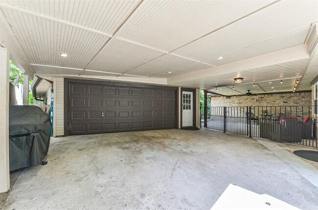 Building Photo - 5006 Shady Nook Ct