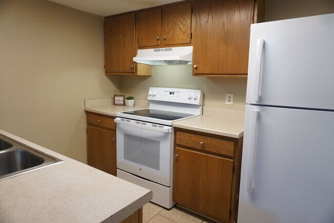 Building Photo - 3/2 townhome Near NAS Jax.
