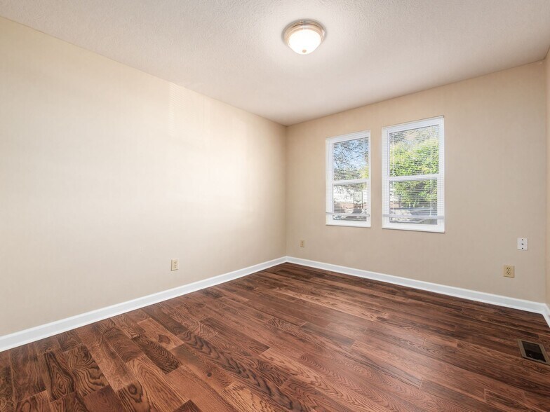 Building Photo - 1447 Hunter Ave