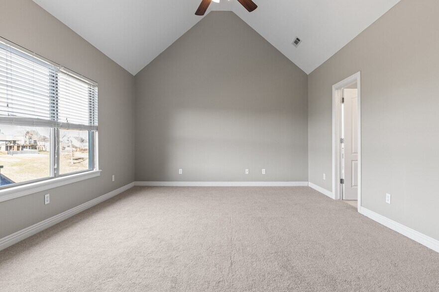 Building Photo - 1501 NE Dysart Woods Ln