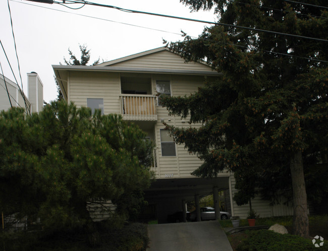 Primary Photo - 9227 Interlake Ave