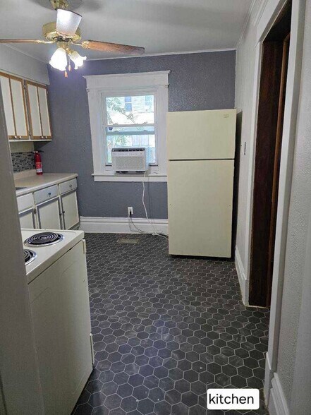 Building Photo - 913 Neumaier Ct