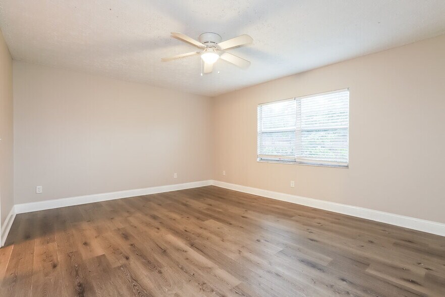 Building Photo - 3215 Las Brisas Dr