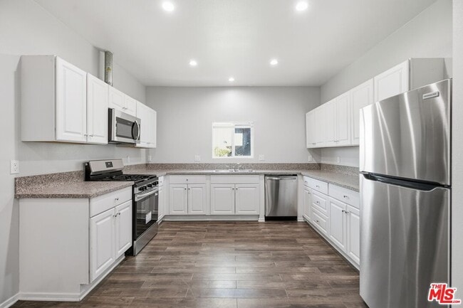 Building Photo - 171 E 35th St
