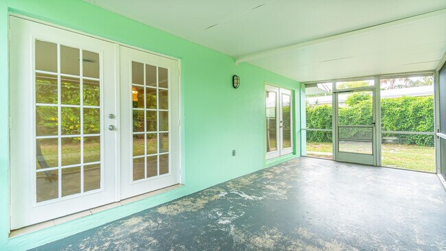 Building Photo - 2566 NE Hickory Ave