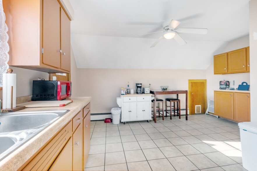 Building Photo - 302 S Brooks St