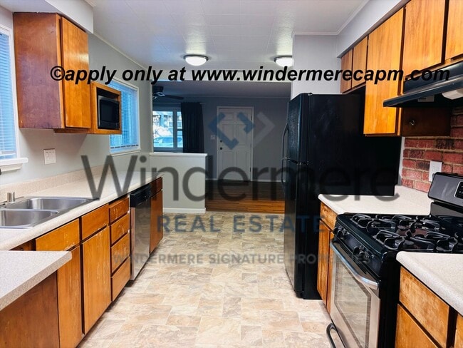 Building Photo - Charming 4 bedroom Home in Tahoe Park w/ EV Charger!!