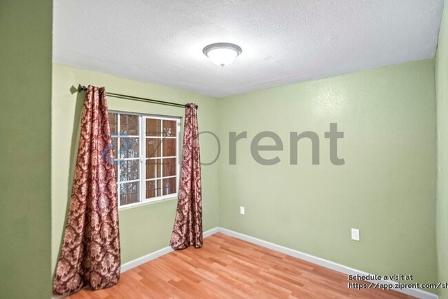 Building Photo - Unit 1