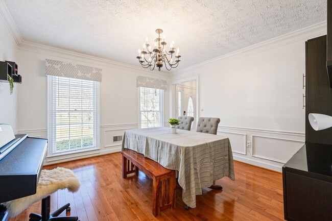 Building Photo - 1223 Settlebench Ln