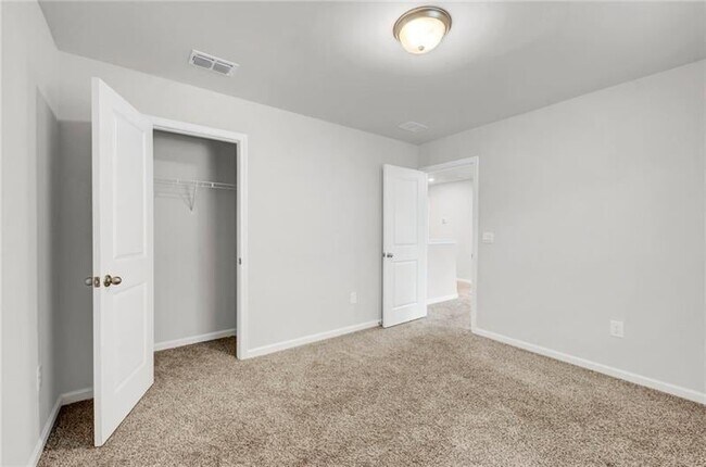 Building Photo - 334 Wells Cir