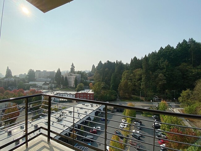 Building Photo - Fantastic 11th Floor Westerly Condo with C...