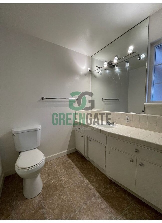 Building Photo - Spacious 4Bedroom 2Bath AVAILABLE NOW in Modesto!!