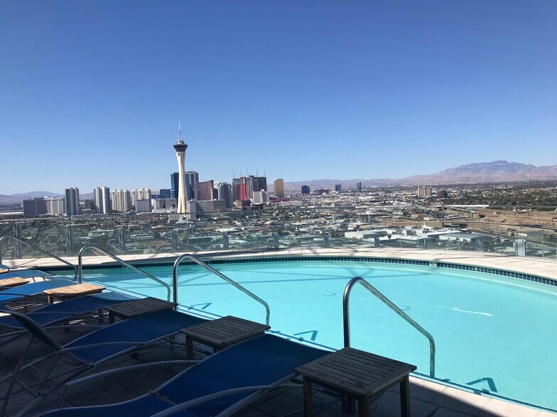 Rooftop with view - 200 Hoover Ave
