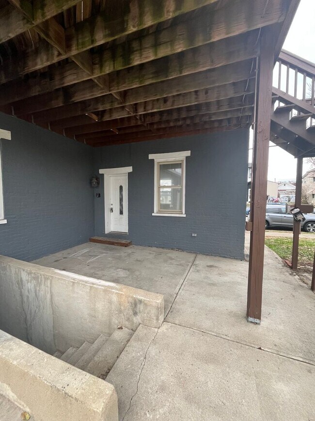 Building Photo - 243 W Vine St