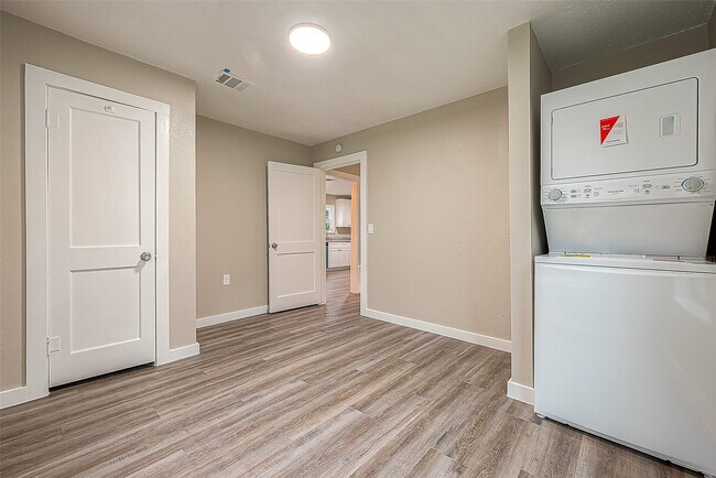 Building Photo - 4 Jennische St