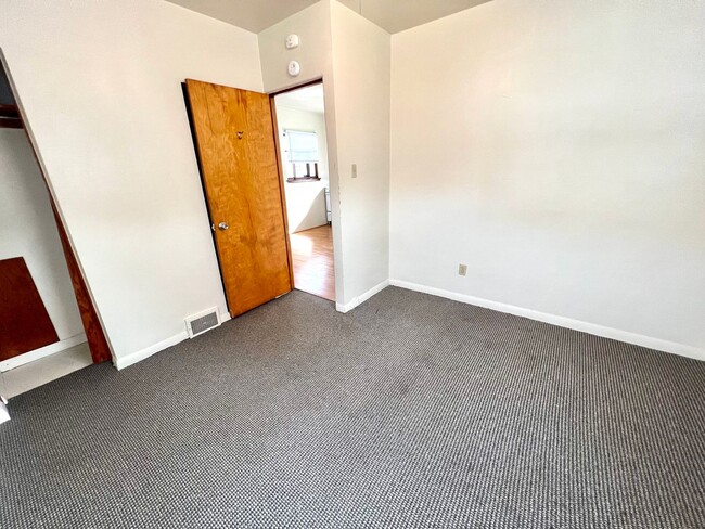 Building Photo - 1613 Fourth Avenue (Full Service)