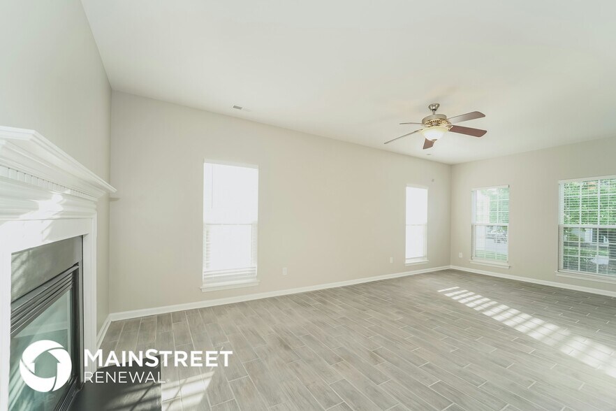 Building Photo - 10036 Spring Park Dr