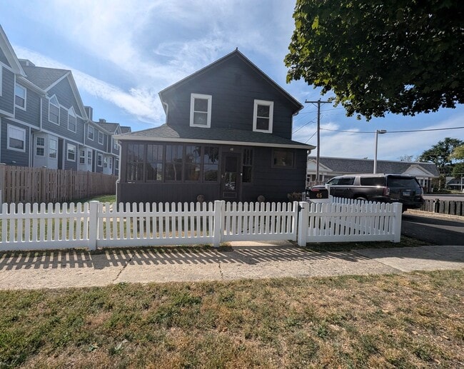 Primary Photo - 45 E Woodstock St