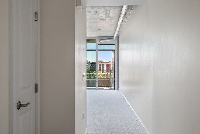 Building Photo - 1080 Park Blvd