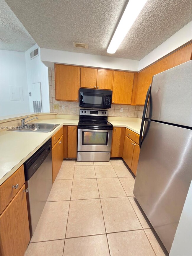 Building Photo - 2550 SW 18th Terrace