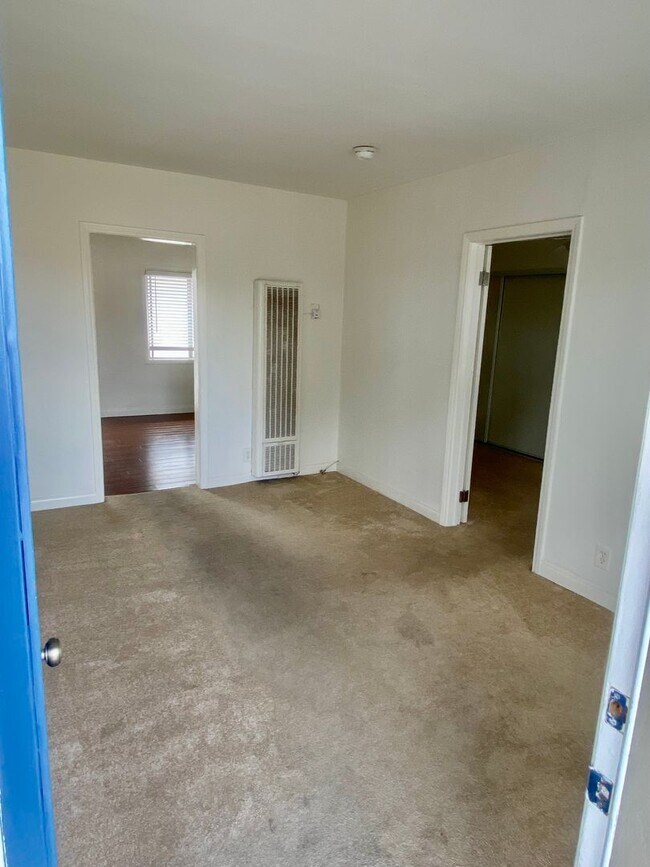 Building Photo - 4671 Westlawn Ave