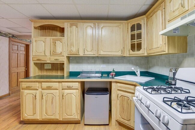 Building Photo - 7 Creekside Ln