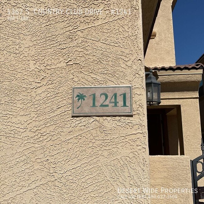 Building Photo - 1367 S Country Club Dr