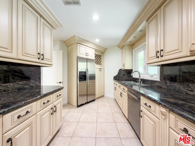 Building Photo - 1094 Garden Ln