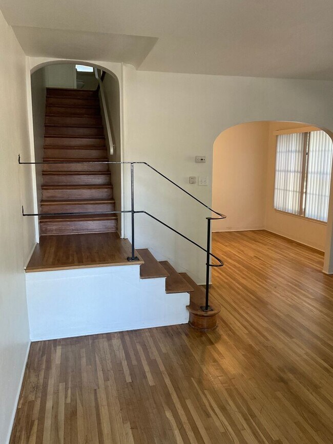 Building Photo - 2 Bedroom 1.75 Bathroom in Riverside