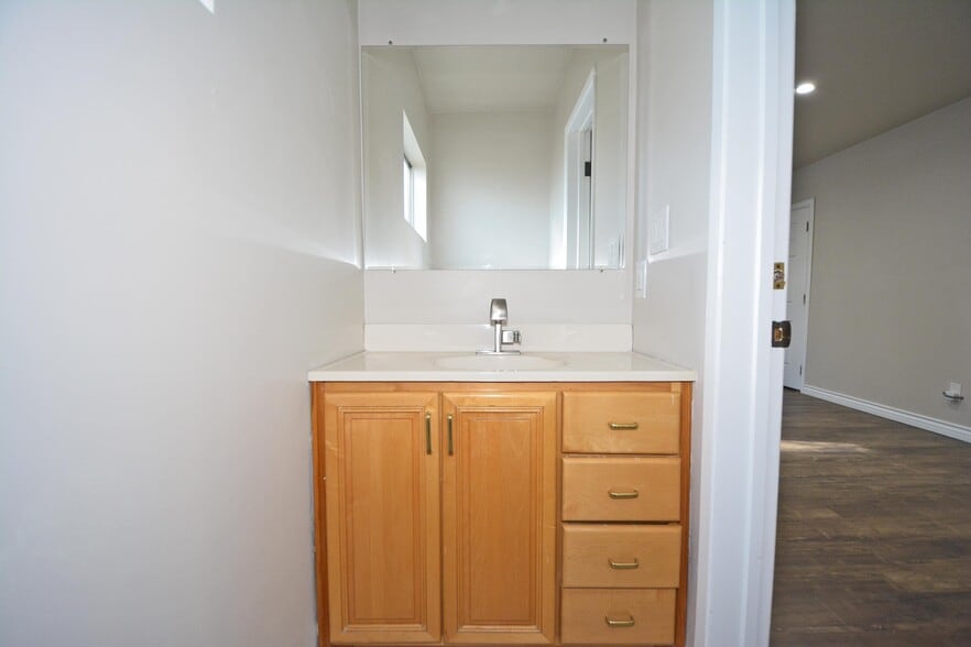 Building Photo - 9616 Gerald Ave