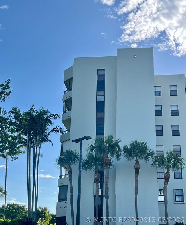 Building Photo - 6463 La Costa Dr