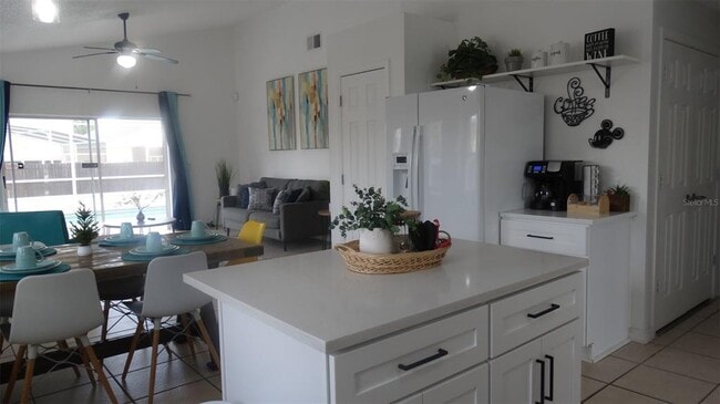 Building Photo - 605 Rochester Loop