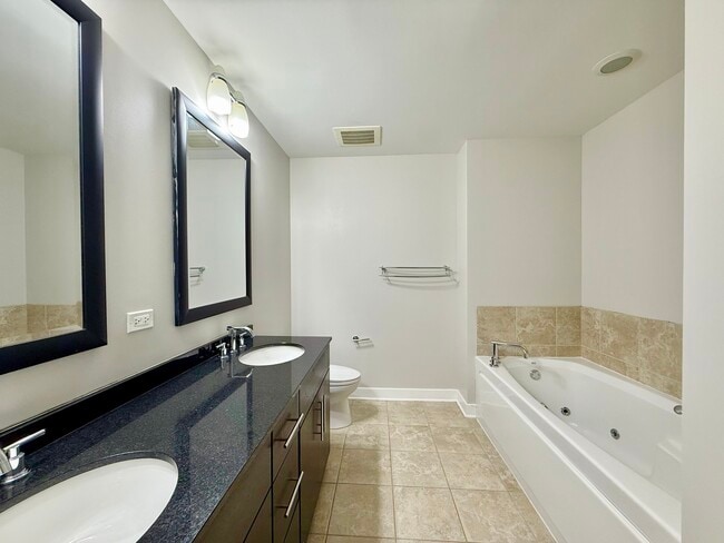 Building Photo - 505 N McClurg Ct