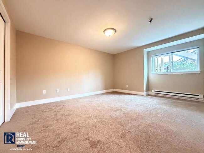 Building Photo - Prime Tacoma Narrows Condo with Covered Parking & Patio