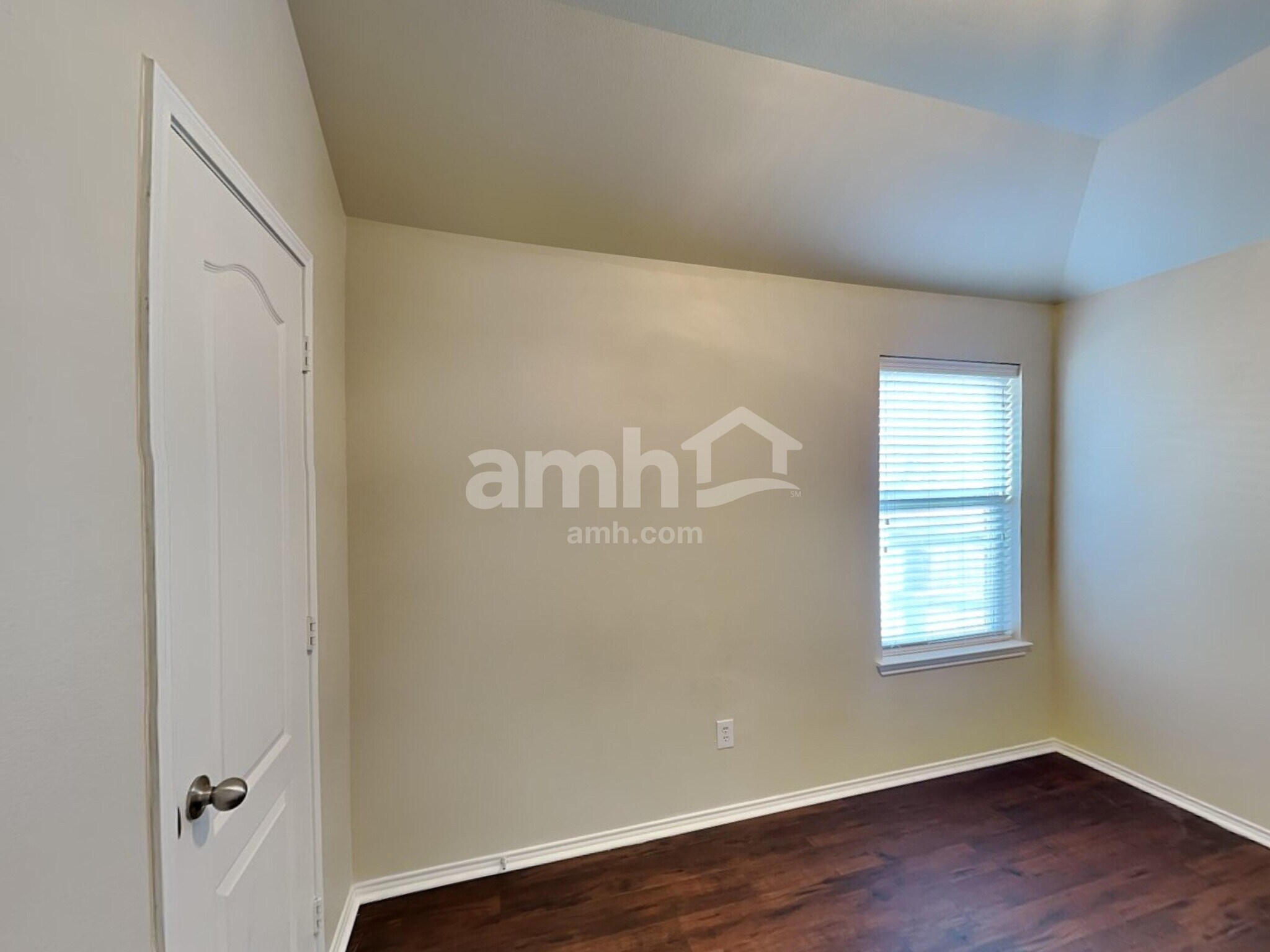 Building Photo - 9053 Weller Ln