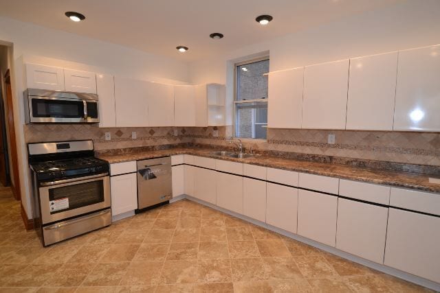 Building Photo - 4118 N Ashland Ave