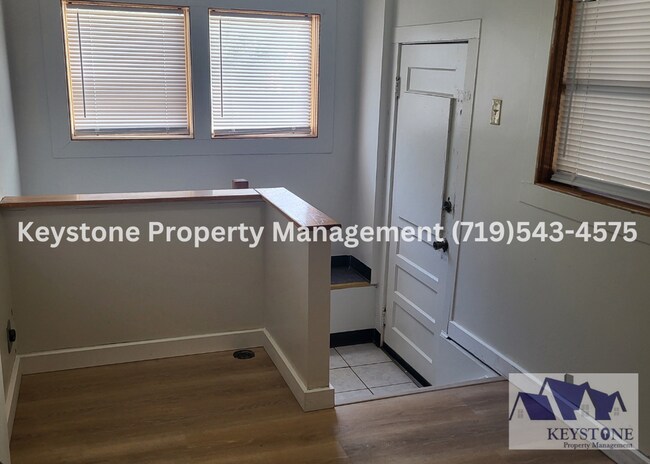 Building Photo - Freshly Painted Home - 2 Bedrooms/1 Bath/ ...