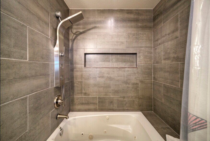 PURE LUXURY - 3805 southridge dr