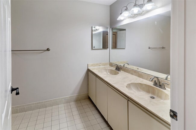 Building Photo - 11310 Lake Tree Ct