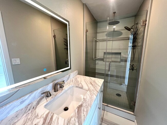 Building Photo - Large 4 bedroom home now available in Walnut