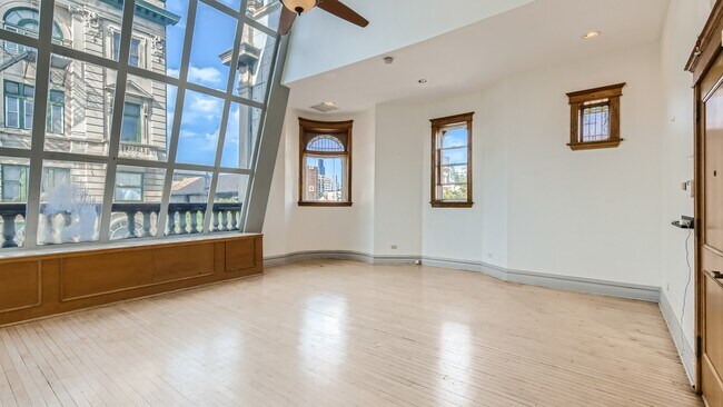 Building Photo - 1439 W 18th St