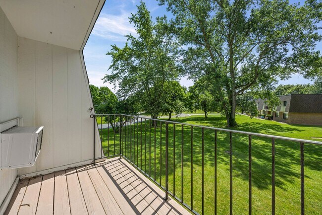 Building Photo - 6 Stenwick Dr