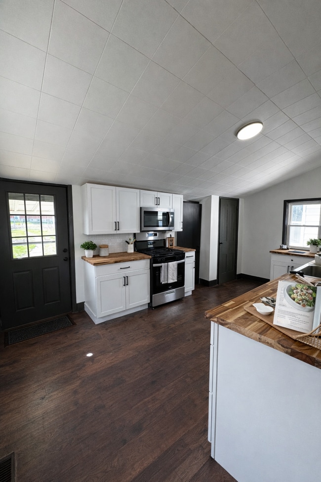 Building Photo - 430 Church St