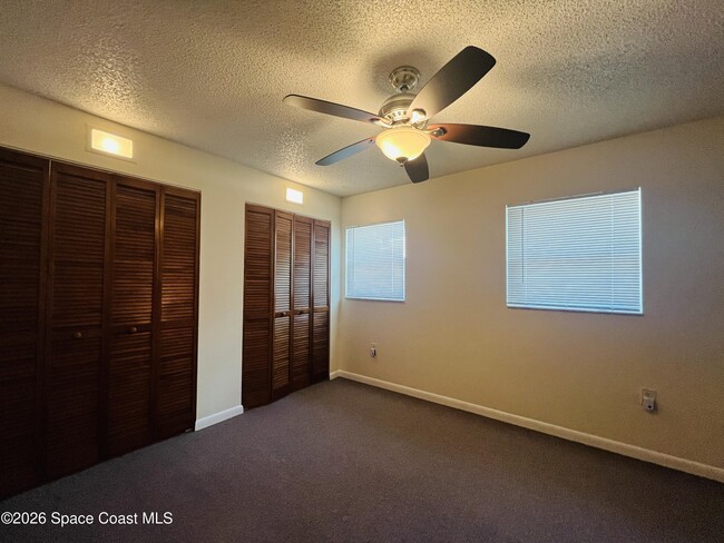 Building Photo - 555 Aster Ct